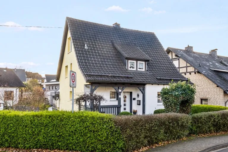 Immobilienangebot - Wenden - Alle - Ihr Wohlfühl-Zuhause: Charmantes Einfamilienhaus im Herzen von Hünsborn!