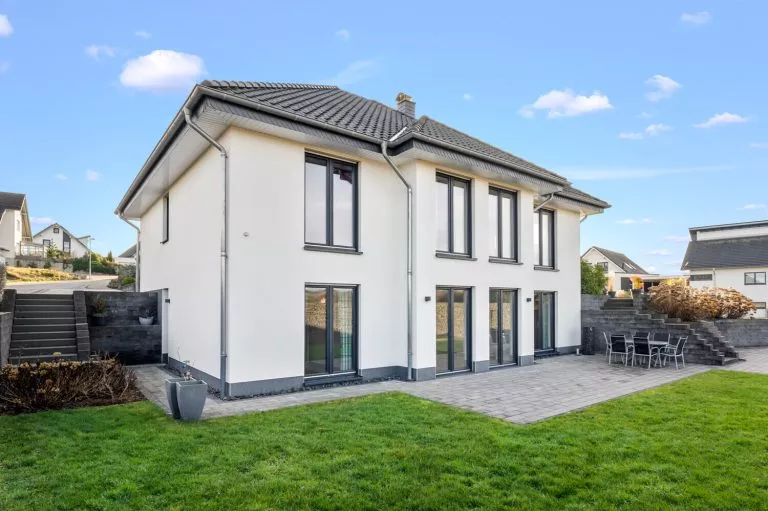 Immobilienangebot - Olpe - Alle - Repräsentatives und modernes Familiendomizil in Toplage!