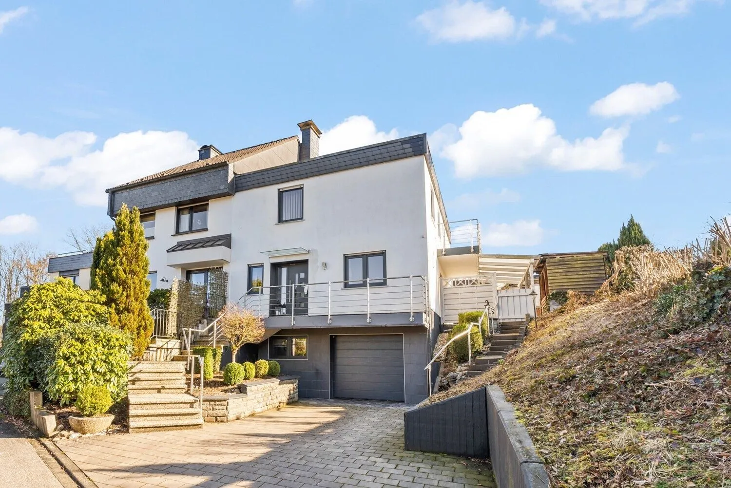 Immobilienangebot - Attendorn - Alle - Familienglück in ruhiger Lage: Gepflegtes Reihenendhaus mit Garage & Homeoffice!