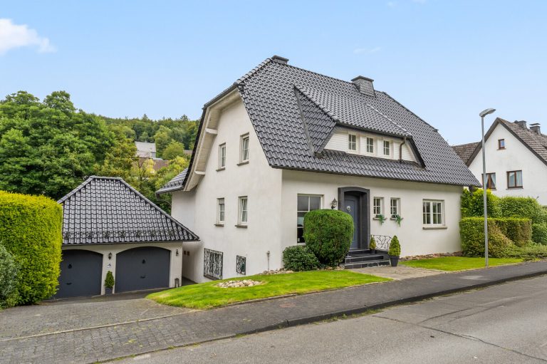 Immobilienangebot - Olpe - Alle - Großzügiges Anwesen in Olper Stadtnähe!
