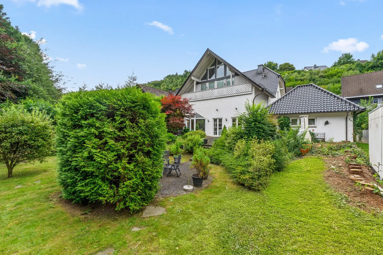 Ein Rückzugsort voller Ruhe und Harmonie! Immobilienangebot - Olpe - Alle - Großzügiges Anwesen in Olper Stadtnähe!