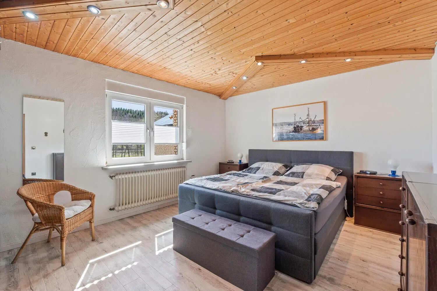Lichtdurchflutetes Schlafzimmer! Immobilienangebot - Wenden - Alle - Flexibles Wohnkonzept - Für größere Familien, zwei Generationen oder zum Vermieten!