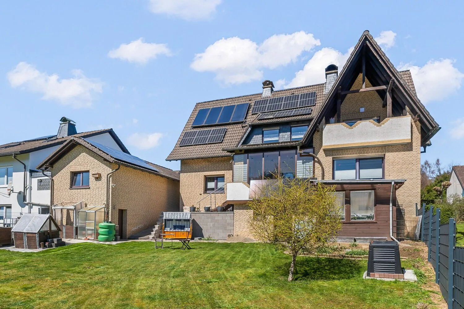 Immobilienangebot - Wenden - Alle - Flexibles Wohnkonzept - Für größere Familien, zwei Generationen oder zum Vermieten!