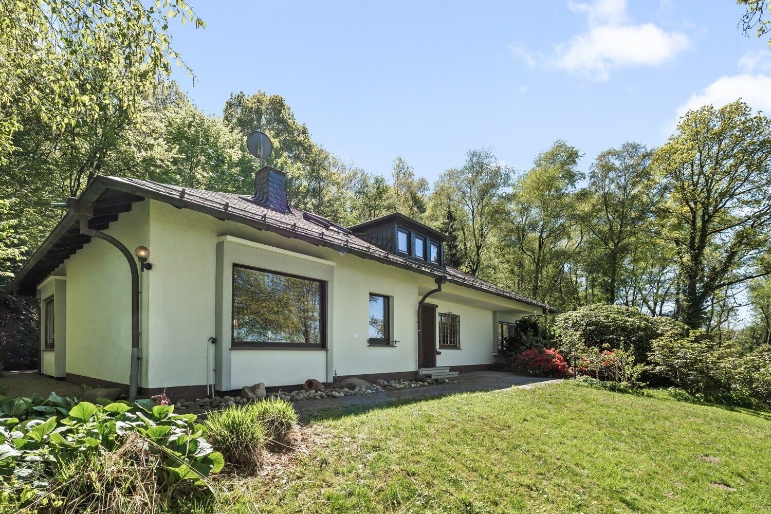 Immobilienangebot - Olpe - Alle - Wohnhaus in Alleinlage: Private Zufahrt, großes Grundstück und vielseitige Nutzungsmöglichkeiten!