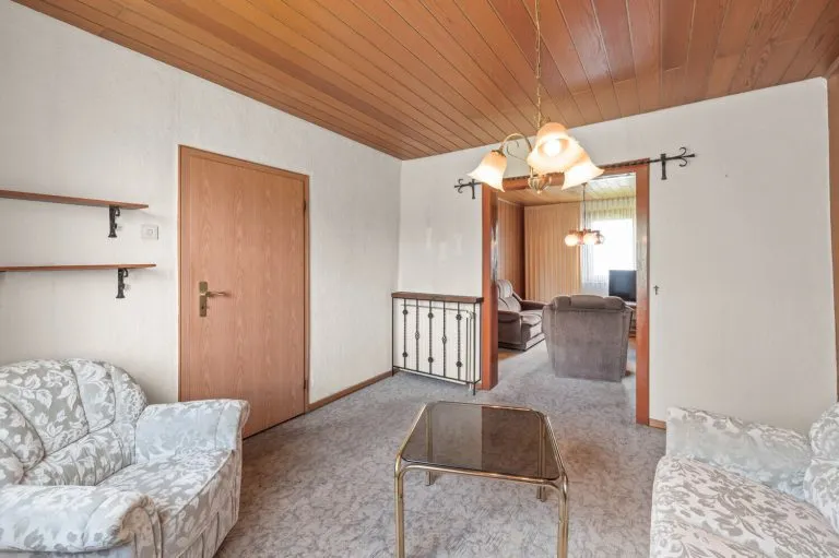 Immobilienangebot - Wenden - Alle - Viel Platz für Ihre Wohnideen: Familienhaus für Handwerker und Renovierer!