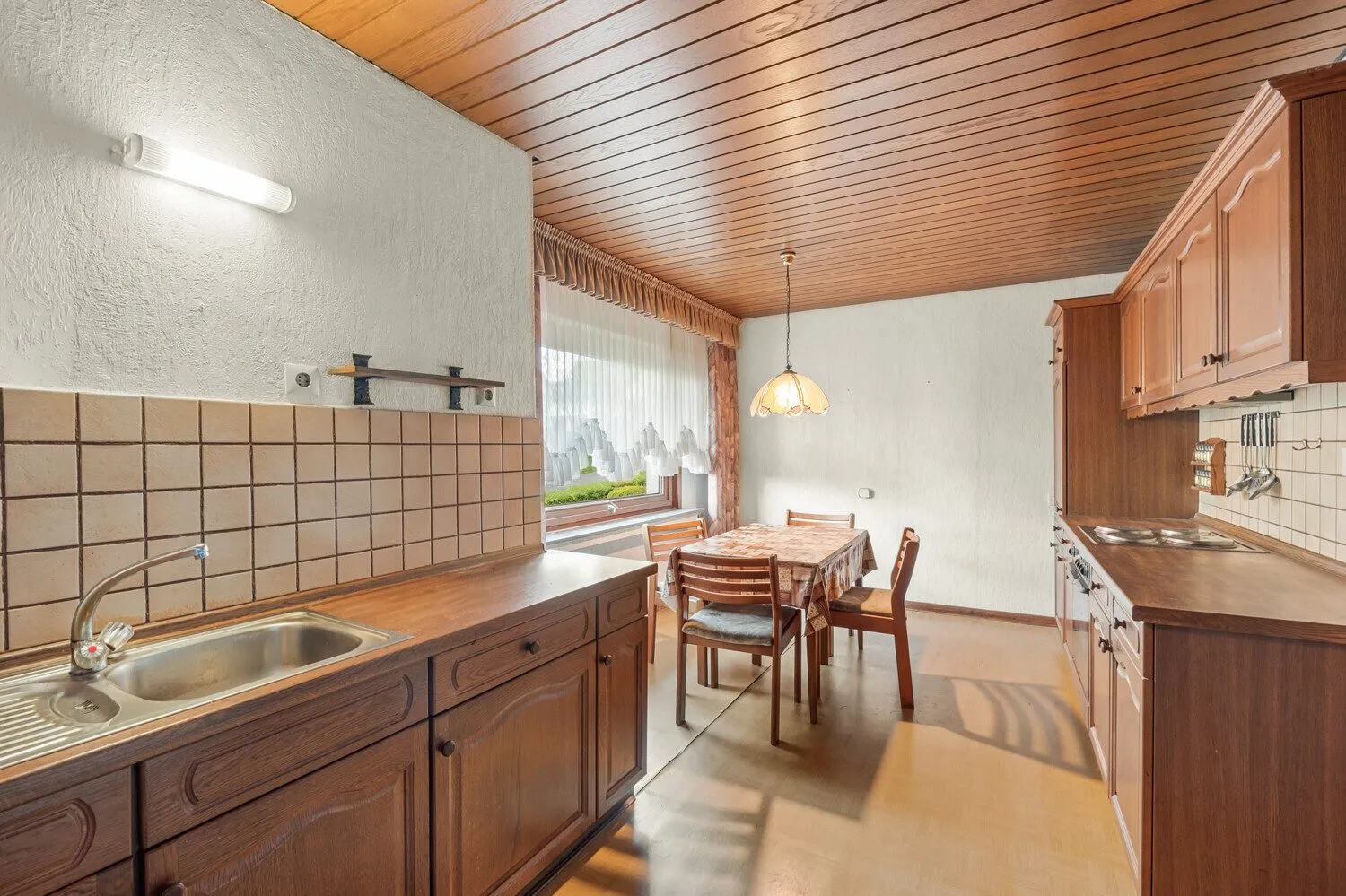 Immobilienangebot - Wenden - Alle - Viel Platz für Ihre Wohnideen: Familienhaus für Handwerker und Renovierer!