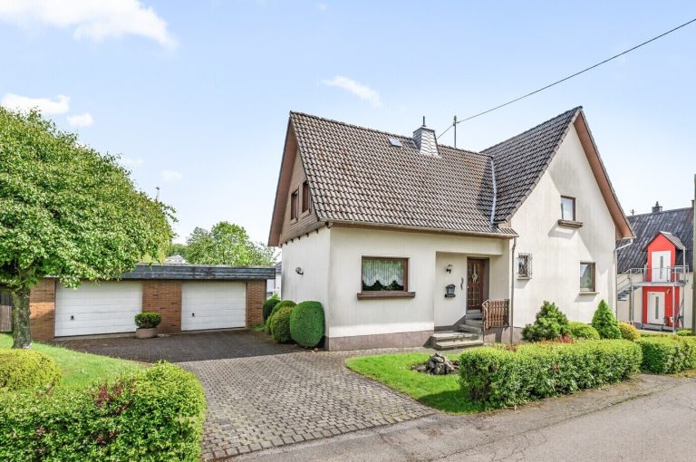 Immobilienangebot - Wenden - Alle - Viel Platz für Ihre Wohnideen: Familienhaus für Handwerker und Renovierer!