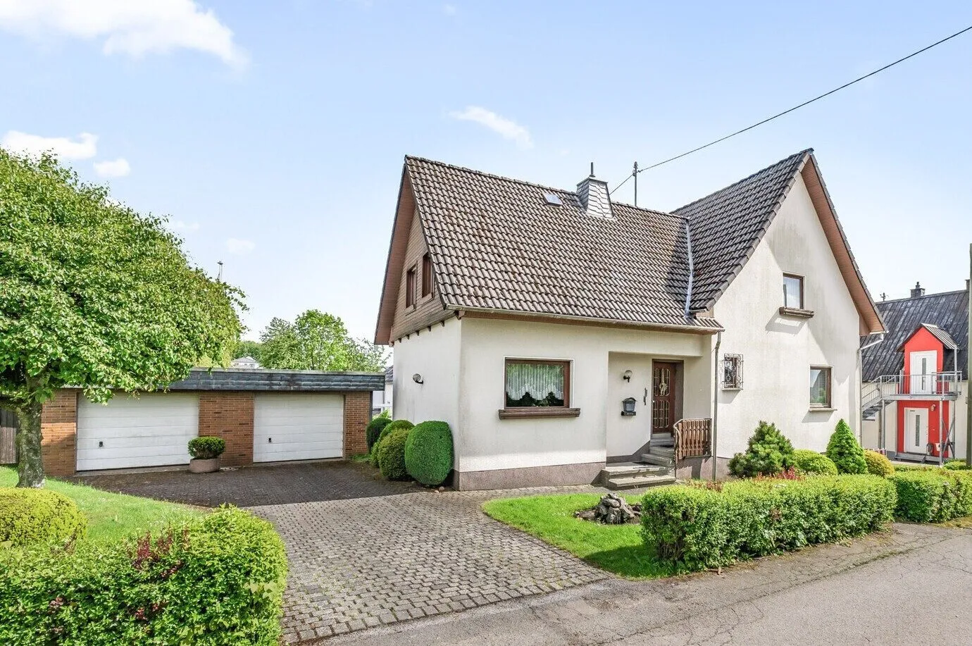 Immobilienangebot - Wenden - Alle - Viel Platz für Ihre Wohnideen: Familienhaus für Handwerker und Renovierer!