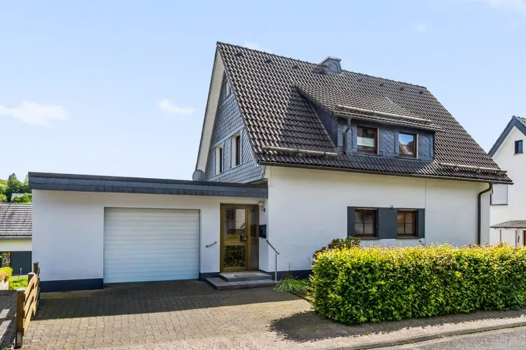 Immobilienangebot - Wenden - Alle - Familienfreundliche Haushälfte in ruhiger Lage von Gerlingen!