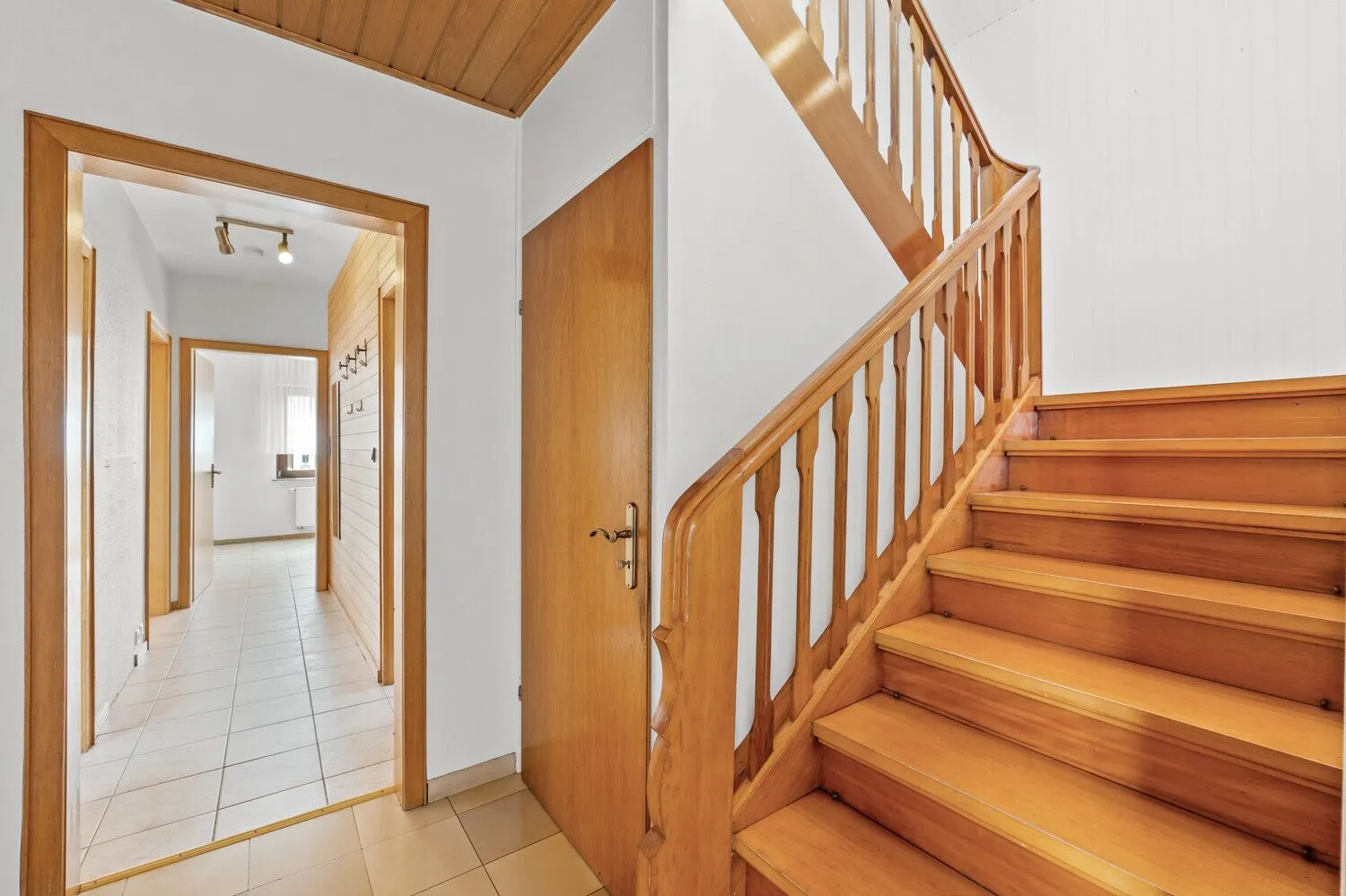 Immobilienangebot - Wenden - Alle - Familienfreundliche Haushälfte in ruhiger Lage von Gerlingen!