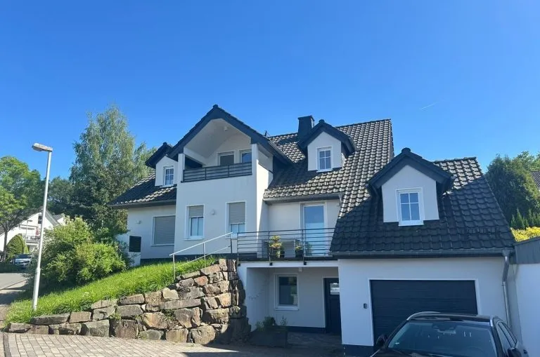 Immobilienangebot - Alle - Exklusive Dachgeschosswohnung mit traumhaftem Weitblick!