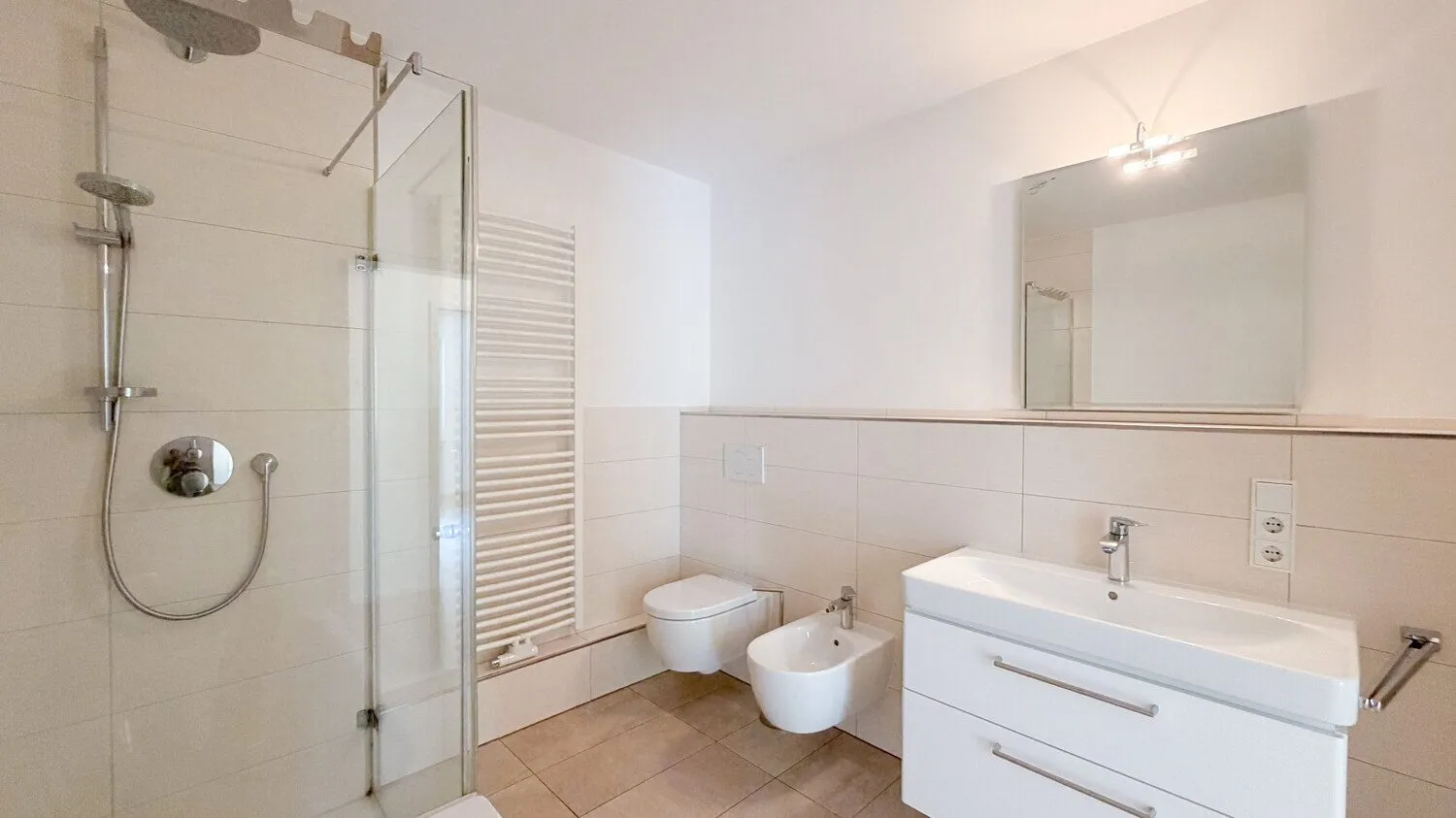 Modernes Badezimmer! Immobilienangebot - Alle - Ab sofort verfügbar – Großzügige Wohnung mit großer Terrasse in Olper Bestlage!