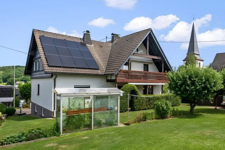 Immobilienangebot - Wenden - Alle - Ein Haus, zwei Möglichkeiten: Wohnen und Vermieten in Ottfingen!