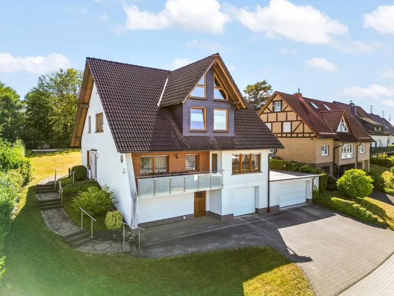 Immobilienangebot - Wenden - Alle - Großzügiges Wohnhaus mit Einliegerwohnung und traumhaft großem Garten in Hünsborn!