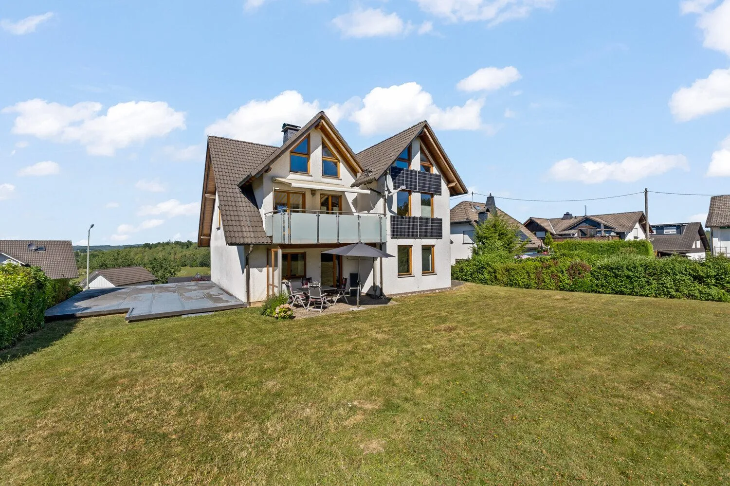 Wohnhaus in Hünsborn! Immobilienangebot - Wenden - Alle - Großzügiges Wohnhaus mit Einliegerwohnung und traumhaft großem Garten in Hünsborn!