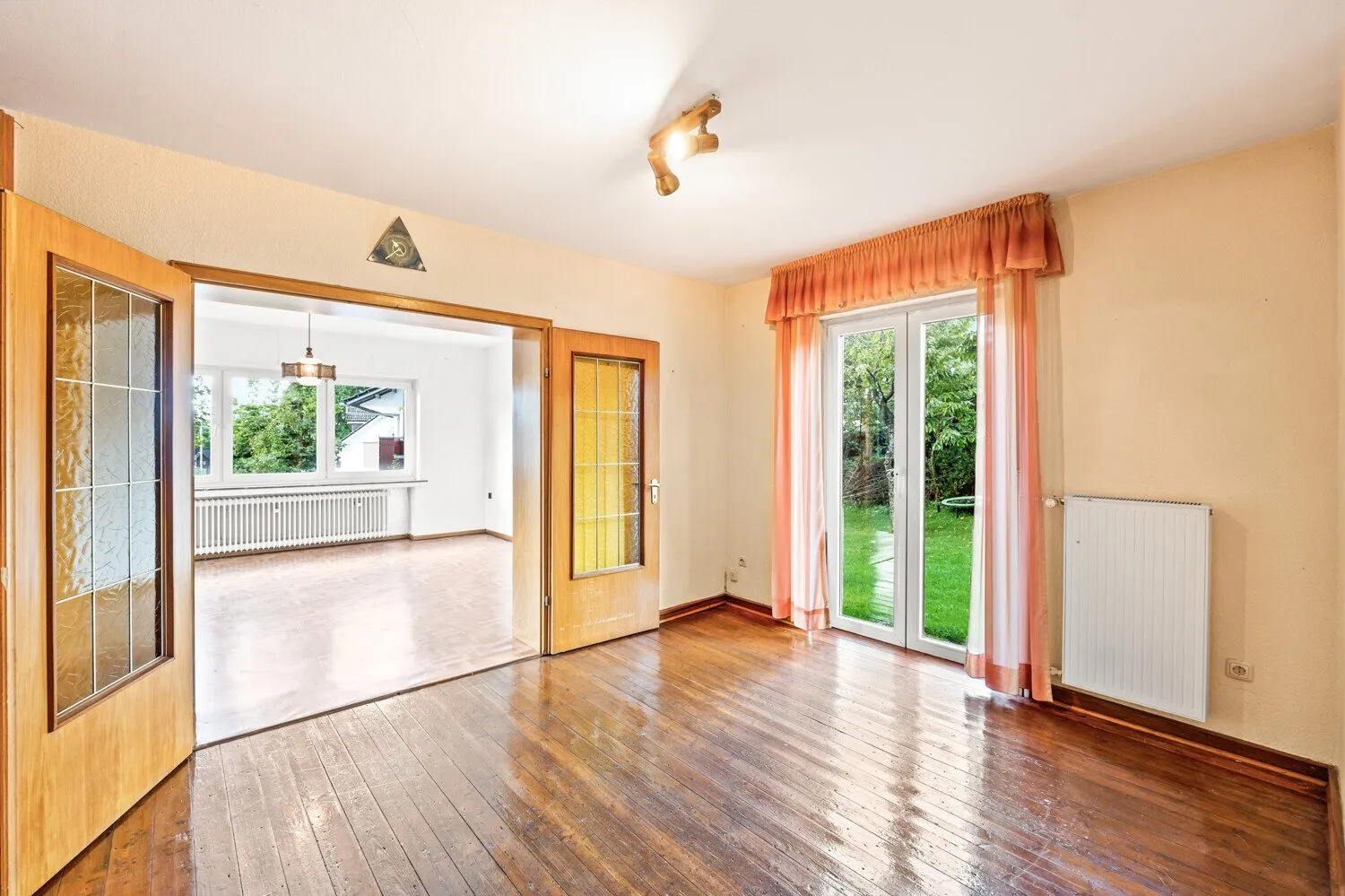 Offener Wohn- & Essbereich! Immobilienangebot - Wenden - Alle - Ihr neues Zuhause in Hünsborn: Solide, bezugsbereit und mit zusätzlichen Garagen!
