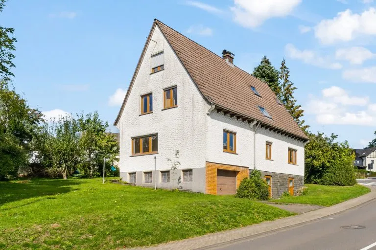 Immobilienangebot - Wenden - Alle - Ihr neues Zuhause in Hünsborn: Solide, bezugsbereit und mit zusätzlichen Garagen!