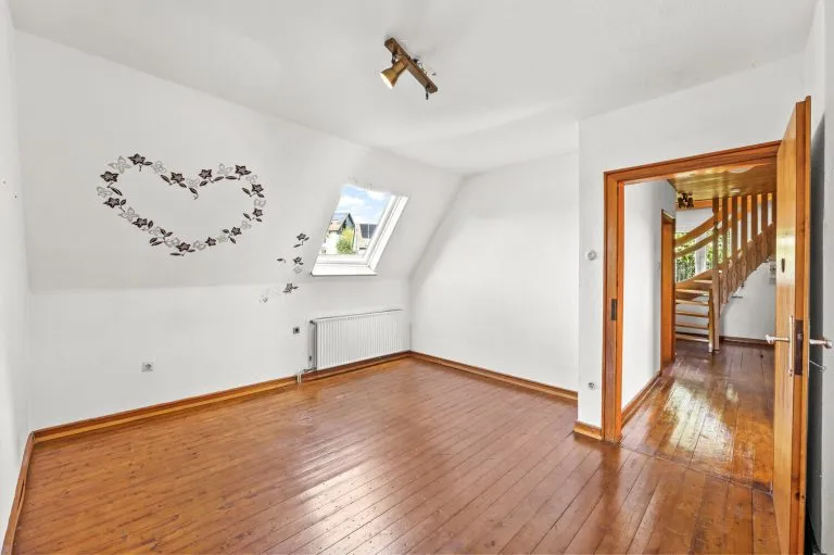 Immobilienangebot - Wenden - Alle - Ihr neues Zuhause in Hünsborn: Solide, bezugsbereit und mit zusätzlichen Garagen!