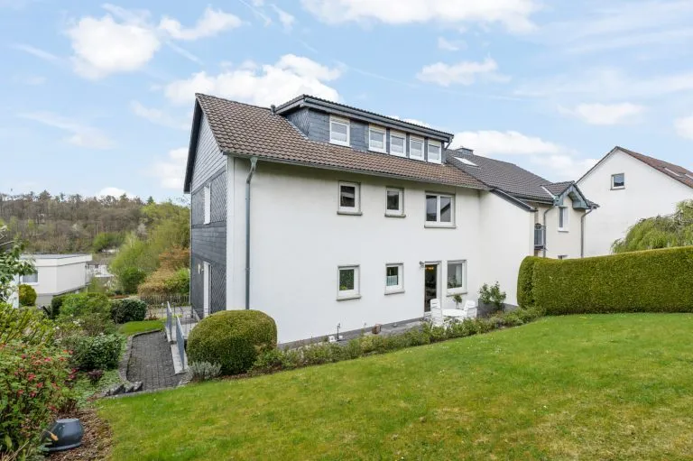Immobilienangebot - Olpe - Alle - Stadtnah leben: Familienglück auf großzügigem Raum!